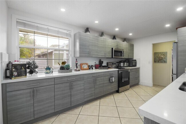 Building Photo - 10135 SW 139th Pl