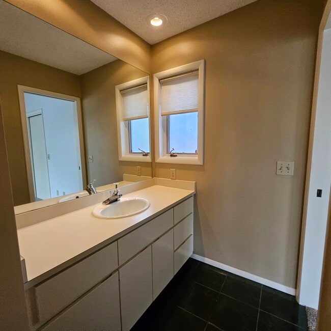 Building Photo - 81 Kincardine Dr