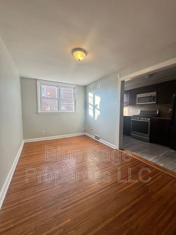 Building Photo - 2304 Bond Ave