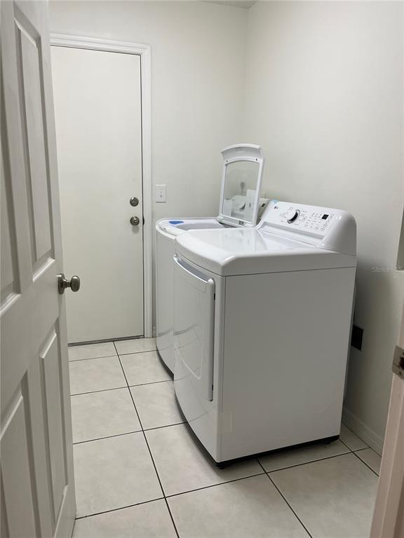 Building Photo - 3021 W Tampa Bay Blvd