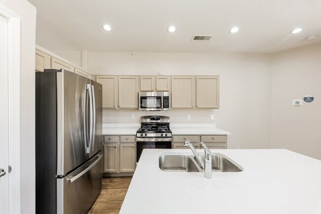 Building Photo - 16862 W Post Dr