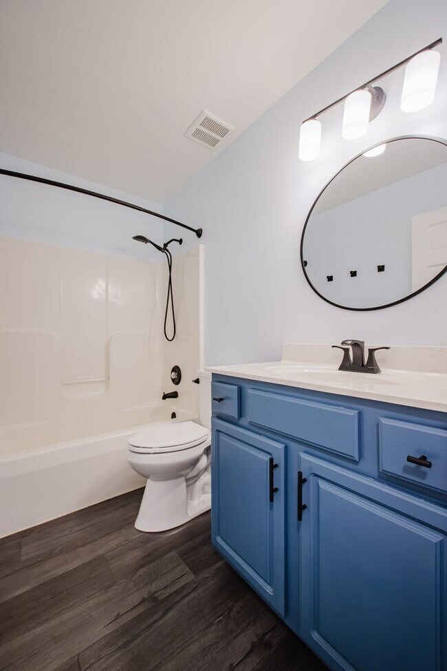 Building Photo - Move-in-ready 3 bed / 3 Full Bath In Louisville's Four Seasons — Fully Updated, No Carpet, Fiber ...
