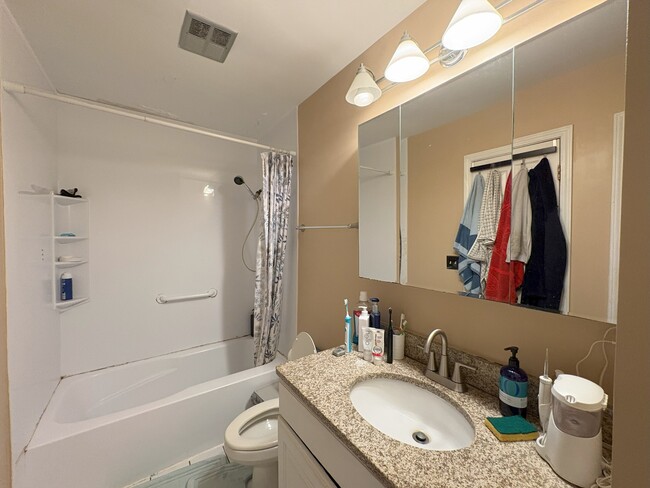 Building Photo - 18 Marquette Pl