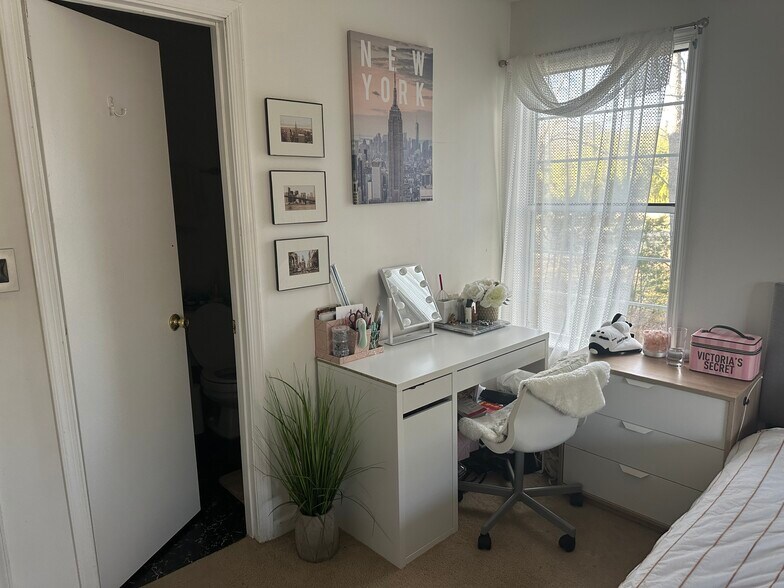 Building Photo - 290 Patriot Ln