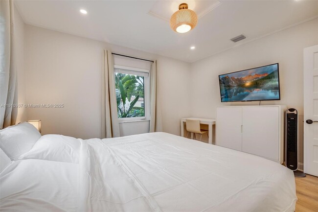 Building Photo - 2969 SW 20th St