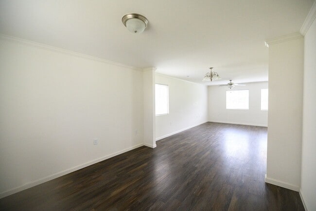 Building Photo - Like new construction 2 story home 4 bedro...