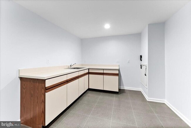 Building Photo - 11 Algonquin Ct