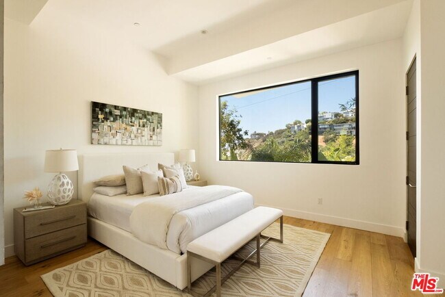 Building Photo - 1516 Forest Knoll Dr