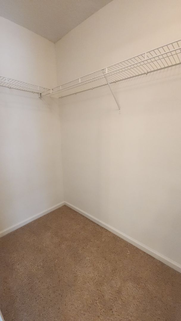 Building Photo - Lovely Move in Ready Home