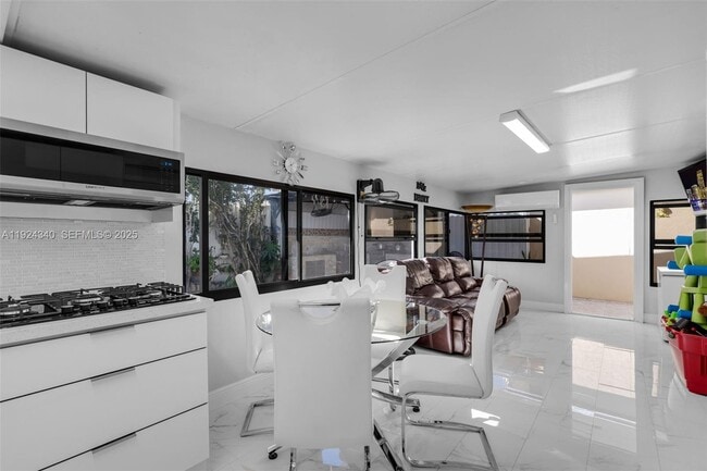 Building Photo - 2140 W 53rd St