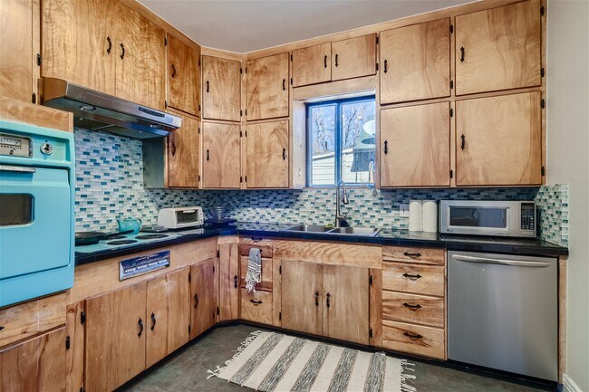 Building Photo - 2151 S Cherokee St