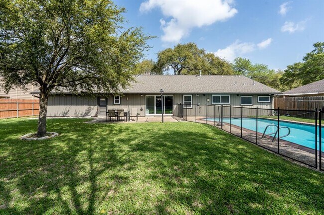 Building Photo - 9127 Highcrest Dr