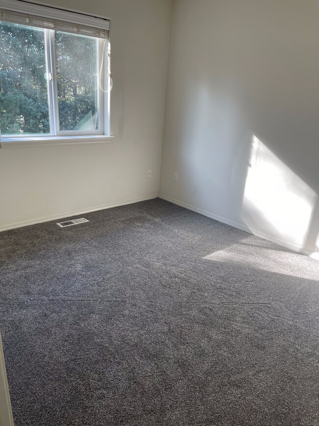 Building Photo - 5255 Mac St SE