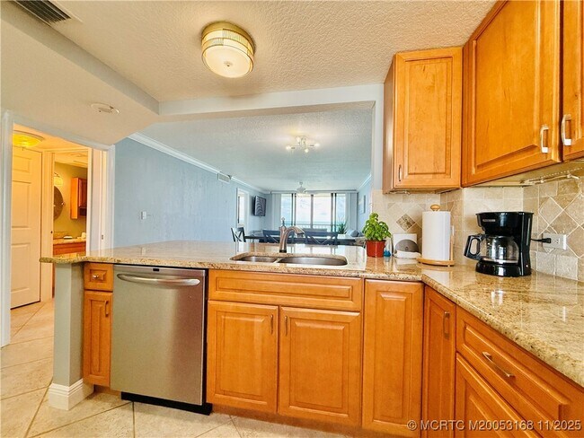 Building Photo - 10680 S Ocean Dr