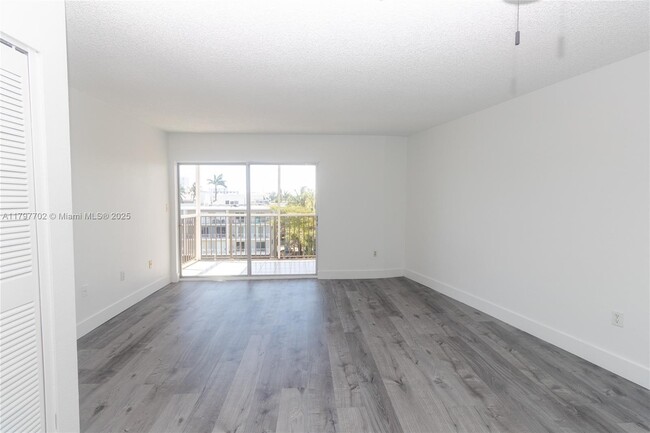 Building Photo - 3948 NE 169th St