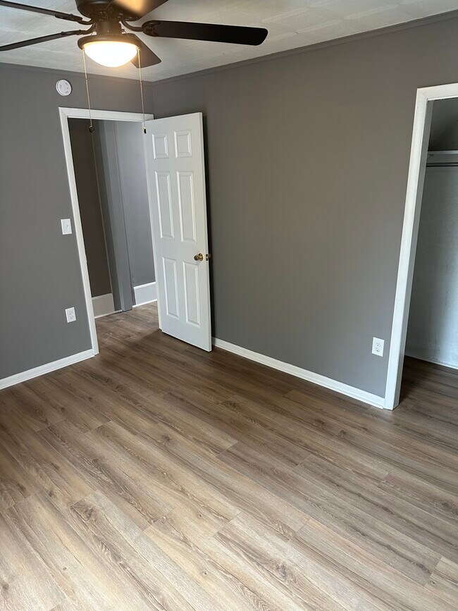 Building Photo - 204 Baldwin St