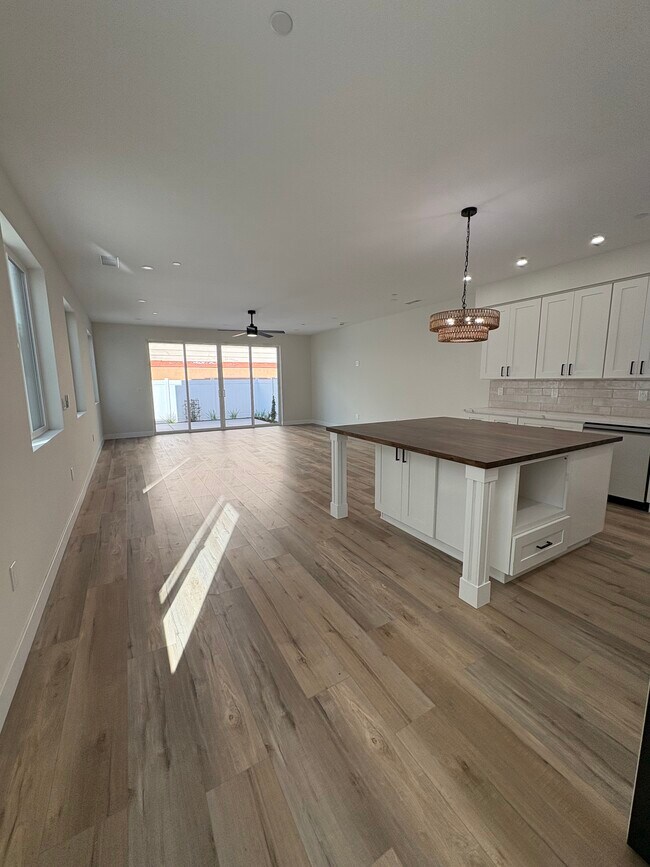 Building Photo - 258 Donax Ave