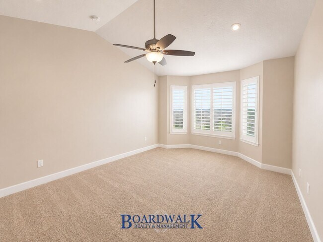Building Photo - 793 Valley View Way