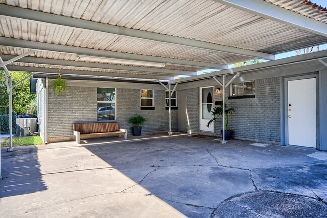 Building Photo - 5907 Nancy Ann St