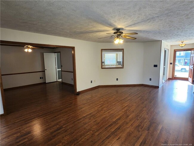 Building Photo - 909 Flintwood Rd