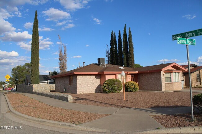 Building Photo - 1740 Sammy Davis Pl