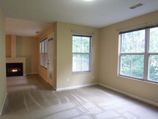 Building Photo - 103 Fieldcrest St