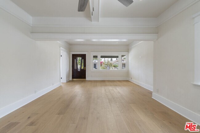 Building Photo - 1828 W 41st Pl
