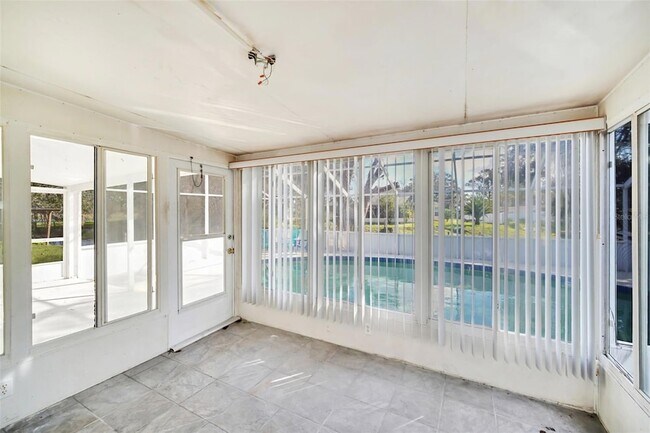 Building Photo - 5 SE Ocale Way