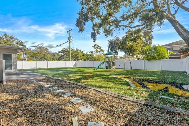 Building Photo - 2302 S Thixton Ct