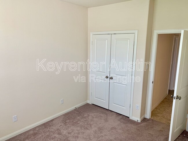 Building Photo - 331 Shale Cir