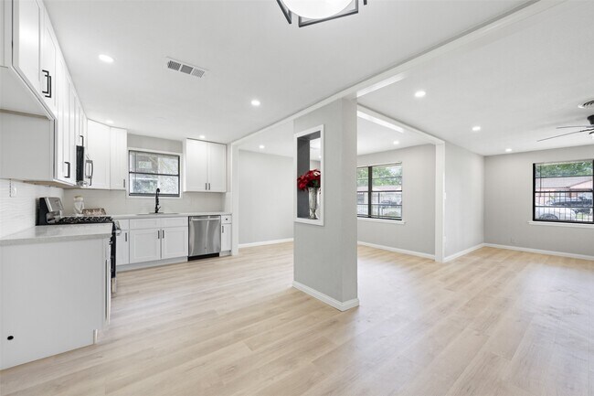 Building Photo - 4356 Phlox St