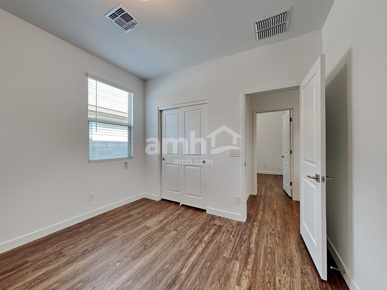 Building Photo - 4214 S 105th Dr