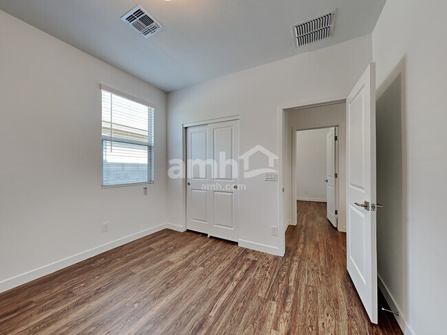 Building Photo - 4214 S 105th Dr