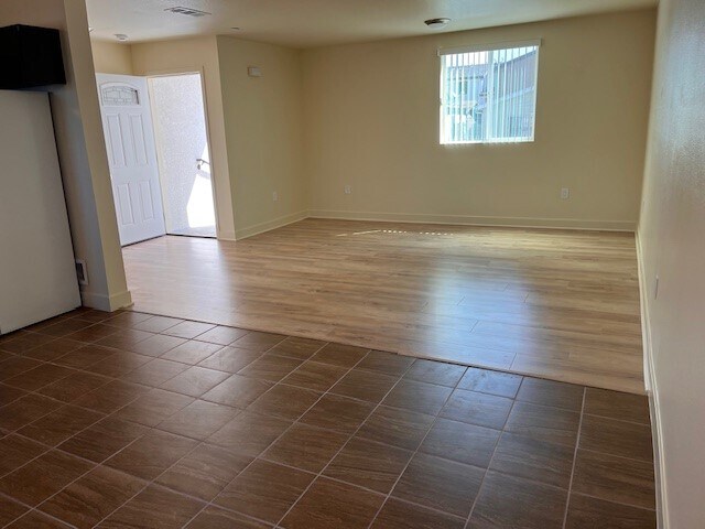 Building Photo - 154 E 99th St