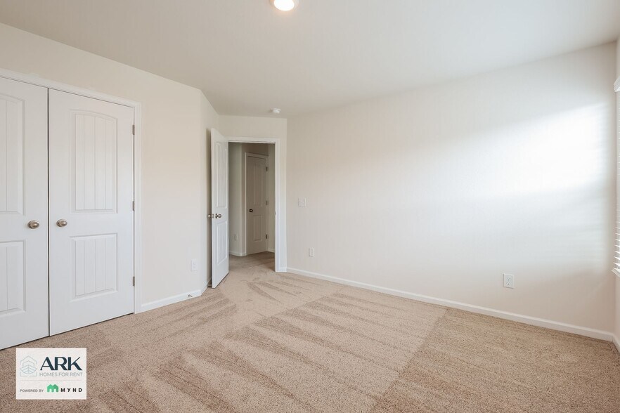 Building Photo - 2169 Southlea Dr