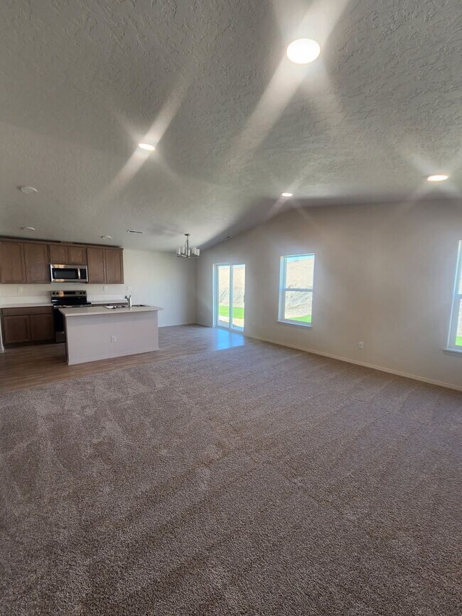 Building Photo - New Construction 3 Bedroom Townhome-Style Duplex – Modern Living in Madras