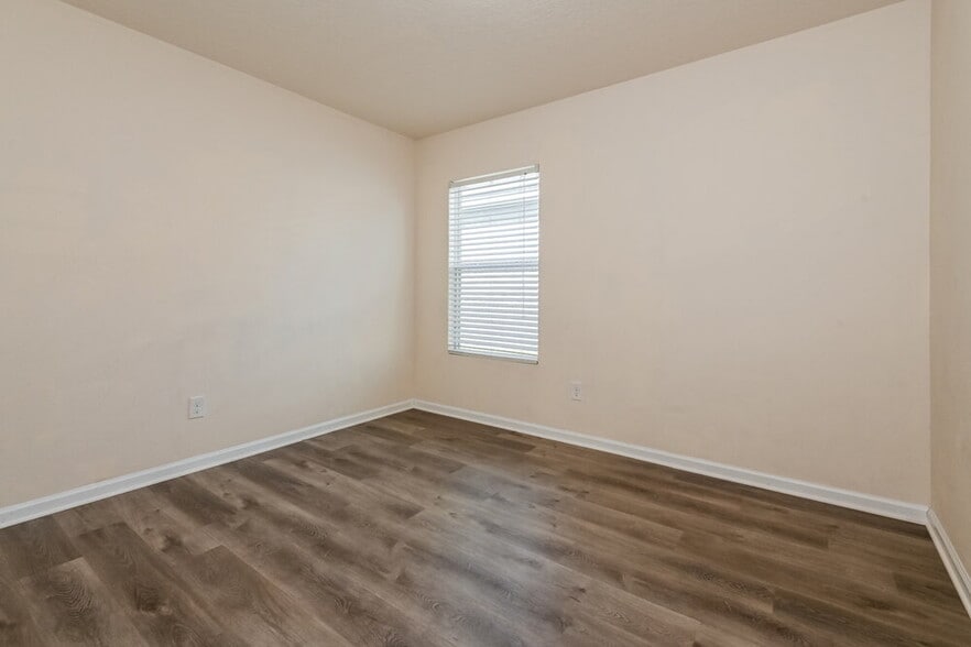 Building Photo - 1944 Rock Springs Way