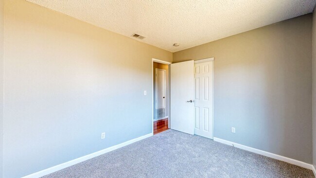 Building Photo - 8690 Lords Manor Way