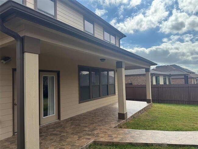 Building Photo - 500 Springbrook Rd