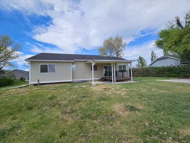 Building Photo - Beautifully Remodeled 4 Bed / 2 Bath Home in Stansbury Park