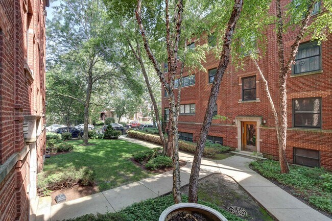 Building Photo - 6620 N Ashland Ave