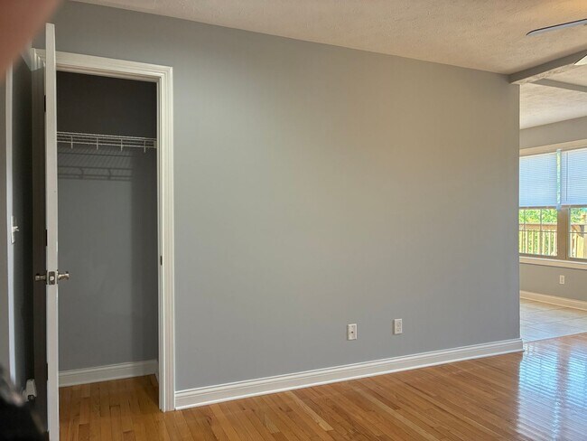 Building Photo - 137 Twin Lakes Dr