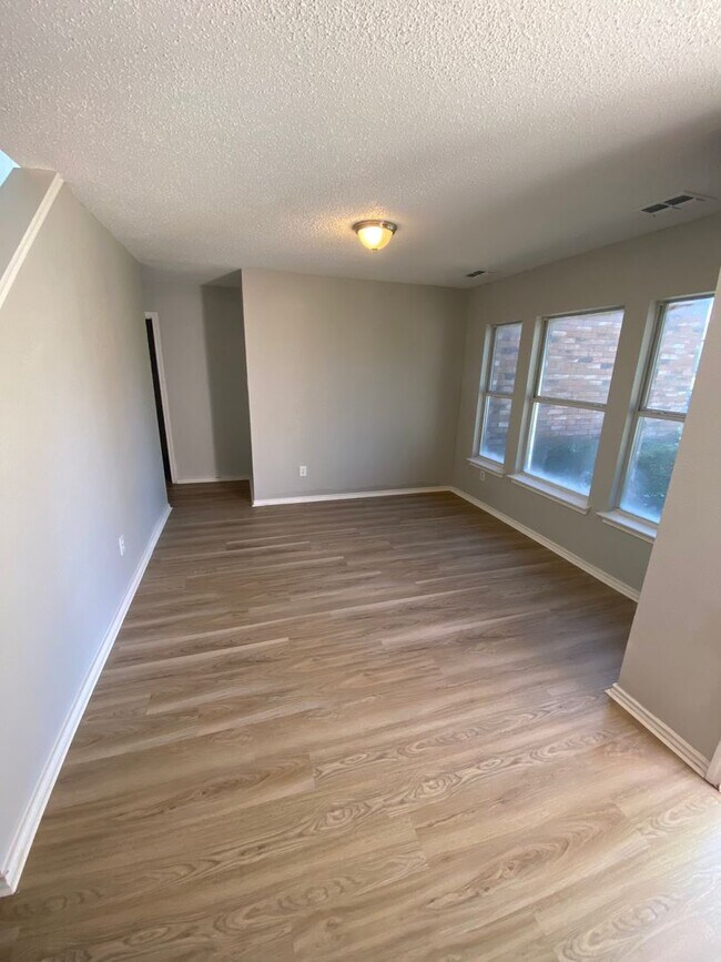 Building Photo - 1220 Crabtree Ct