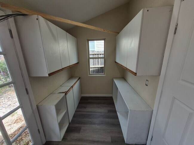 Building Photo - 4018 Sunrise Cove Dr