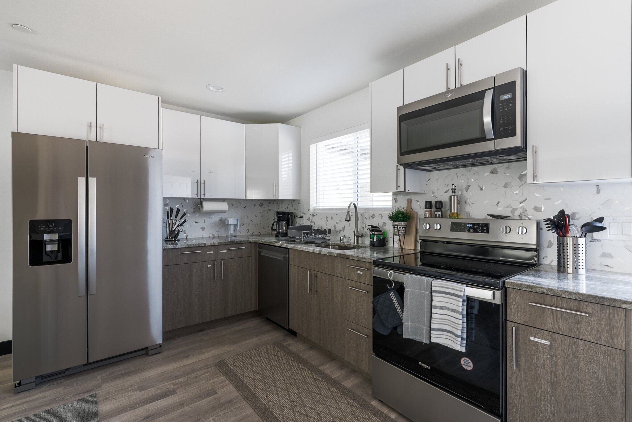 Building Photo - 10009 Des Moines Memorial Dr S