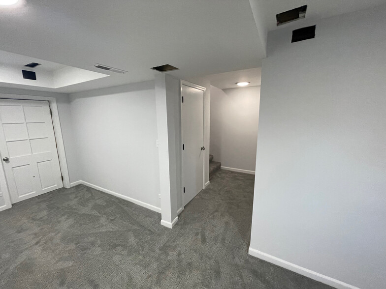 Family Room - 4737 N Maplewood Ave