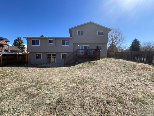 Building Photo - 5 Bedroom Home Available Near Research Pkw...