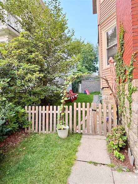 Building Photo - 76 Powder House Blvd