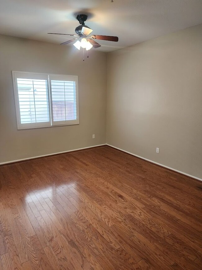 Building Photo - Murrieta 2 Bedroom Townhome + Office, Loft...