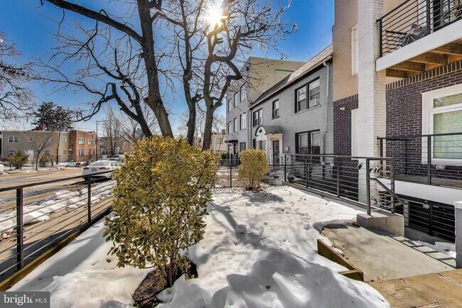 Building Photo - 1220 19th St NE